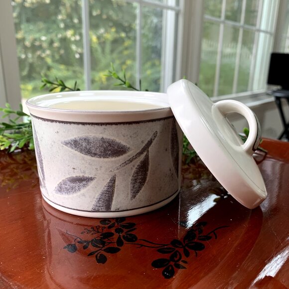 Vtg MIKASA Intaglio Nature's Breeze Gray Bowl with Lid - Picture 1 of 12